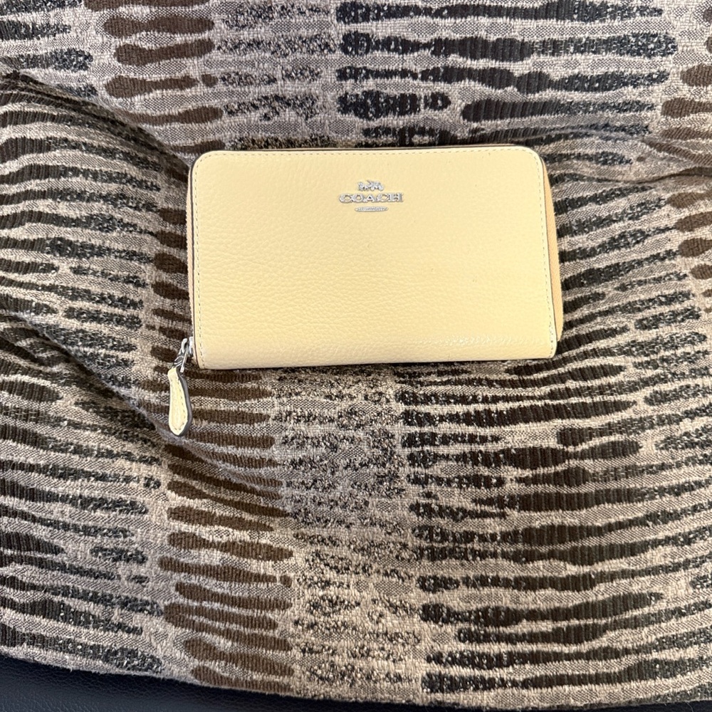 Coach khaki Leather Wallet